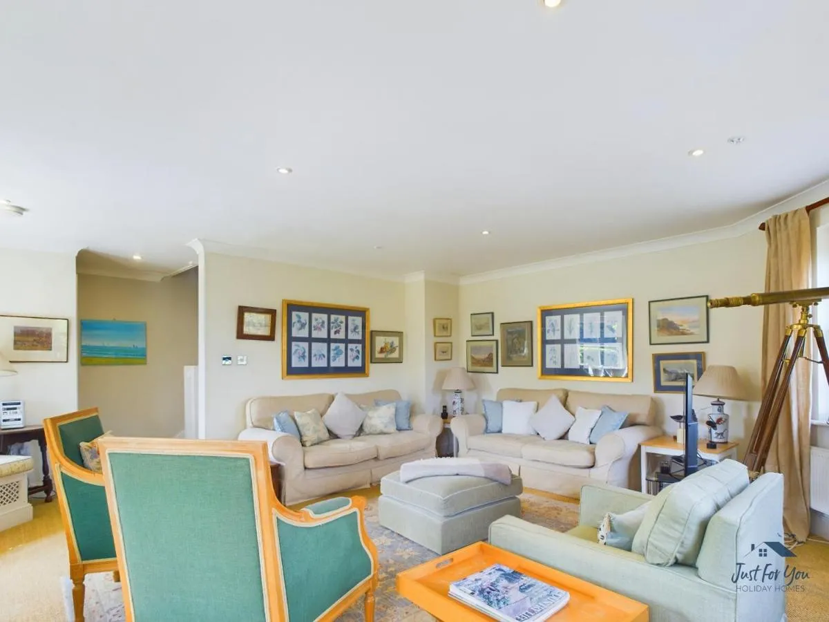 Image 4 of 16 Solent Landing