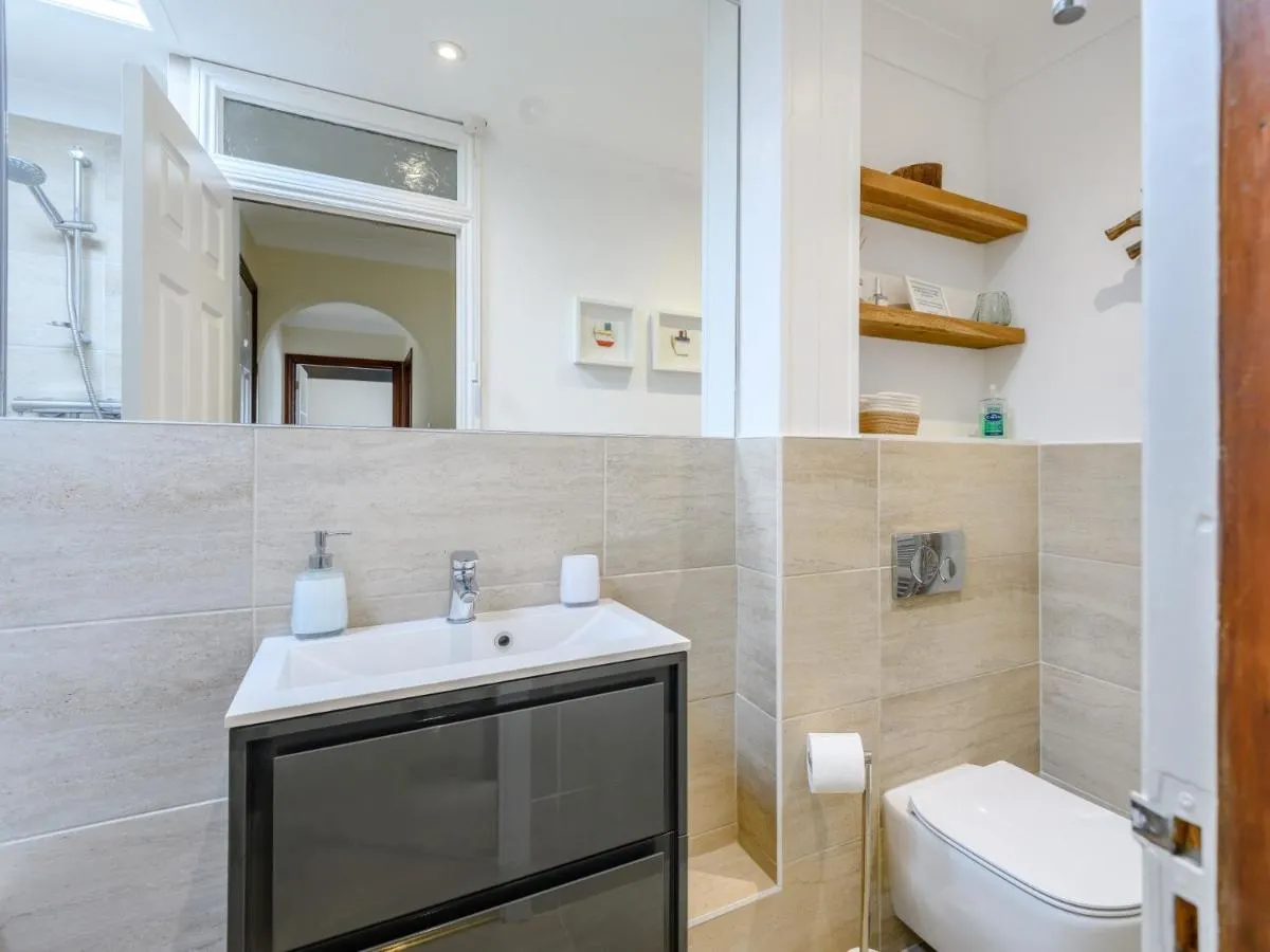 Image 2 of 1 Bed in Milford on Sea 79332