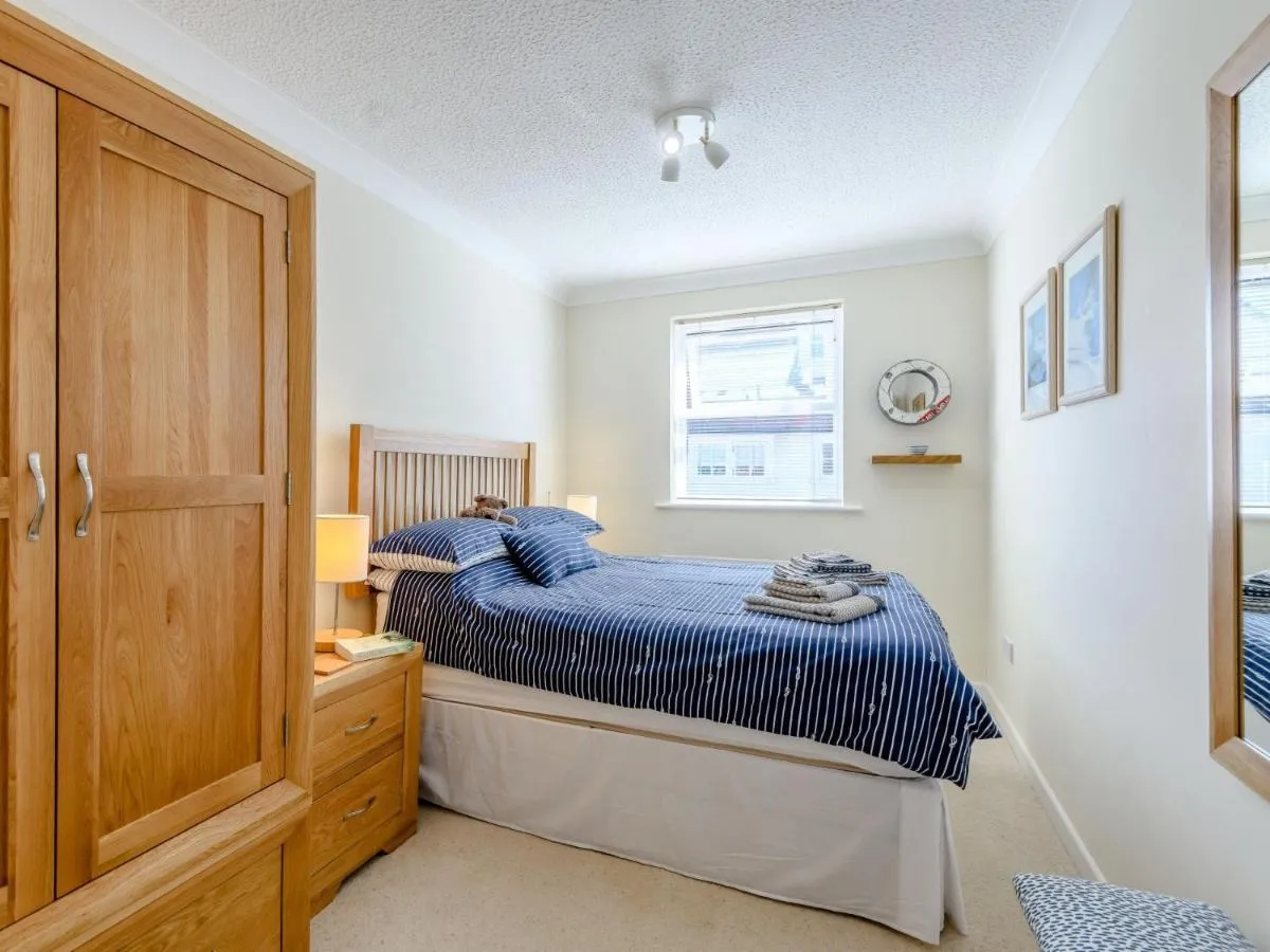 Image 1 of 1 Bed in Milford on Sea 79332
