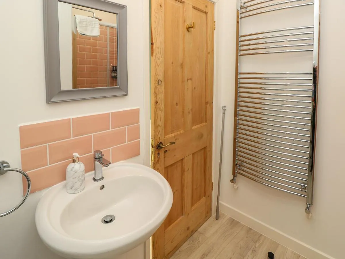Image 2 of 1 Star Cottages