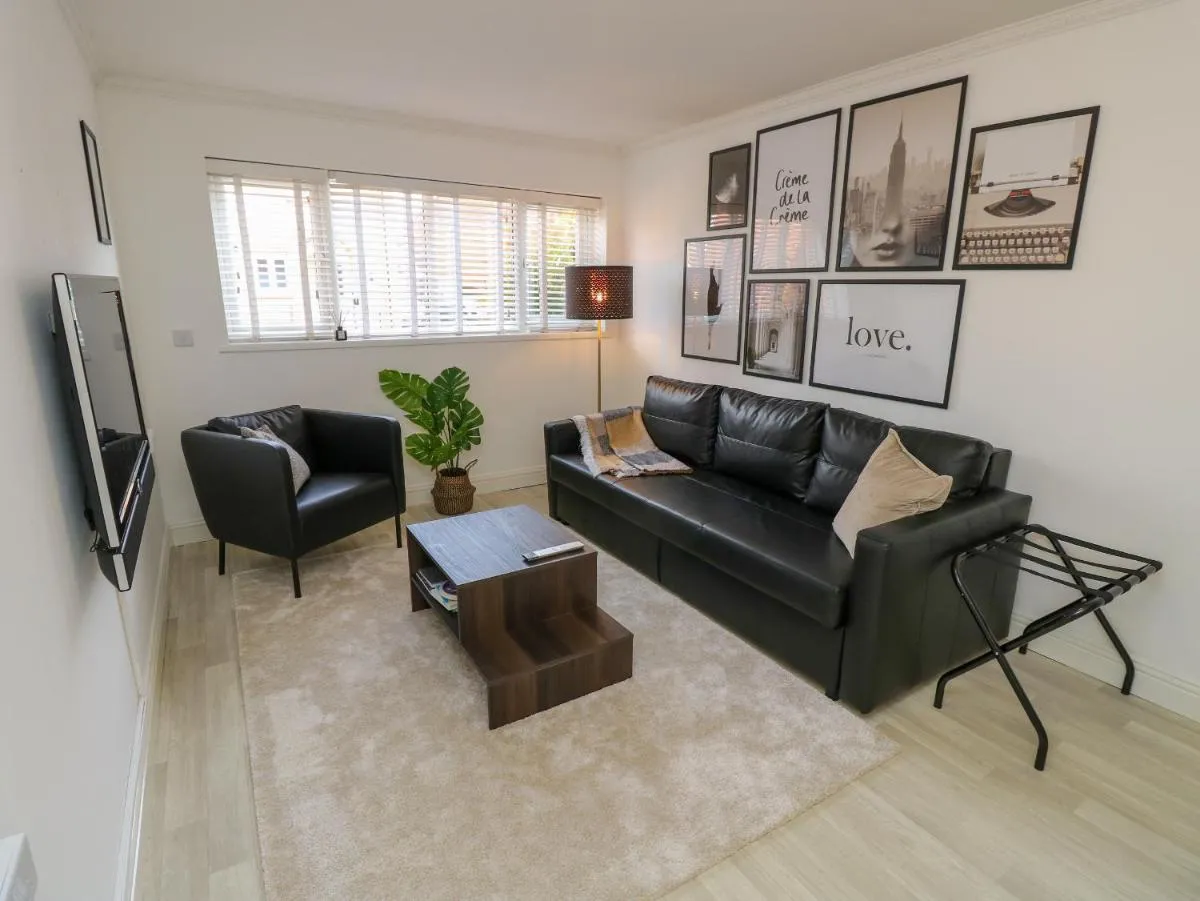 Image 4 of 25 St Benedict Road