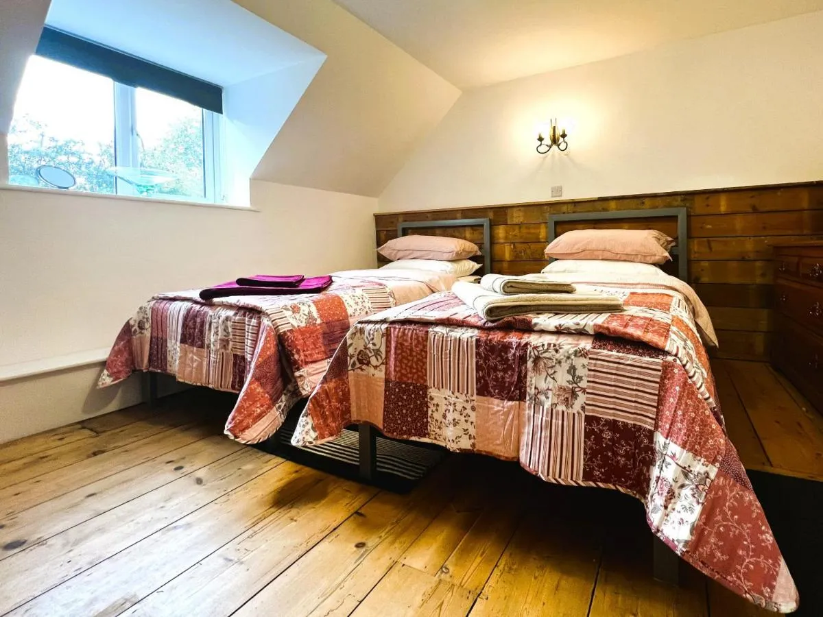 Image 5 of 2 Apse Castle Cottages