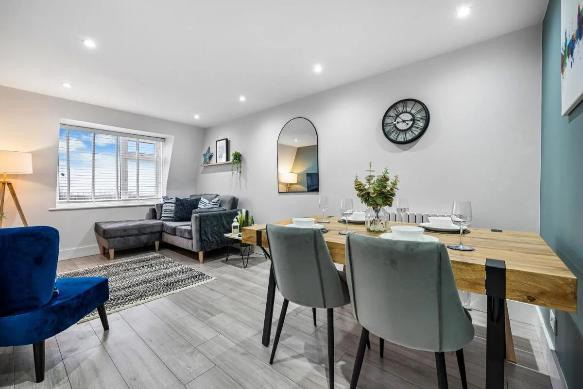 Image 3 of 2-BR Stunning Spacious Apt, Central Portsmouth, Parking – Sleeps 4 by Blue Puffin Stays