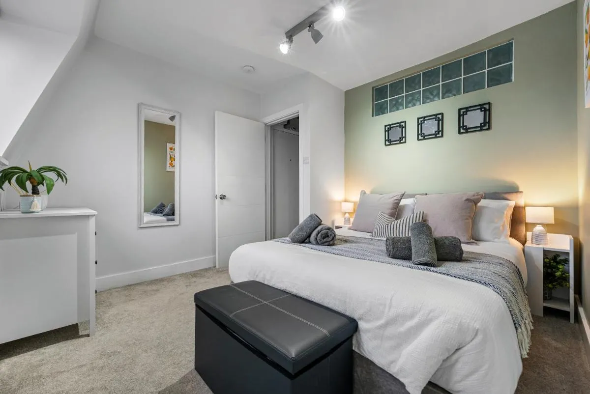 Image 6 of 2-BR Stunning Spacious Apt, Central Portsmouth, Parking – Sleeps 4 by Blue Puffin Stays