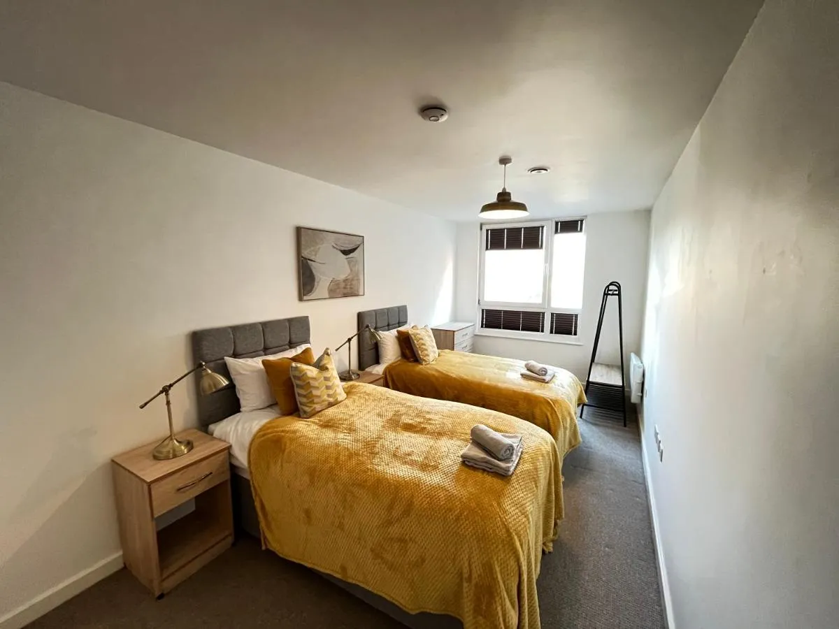 Image 1 of 2 Bedroom, 2 Bathroom Modern Apartment close to Ocean Village, Free parking, Single or Double beds
