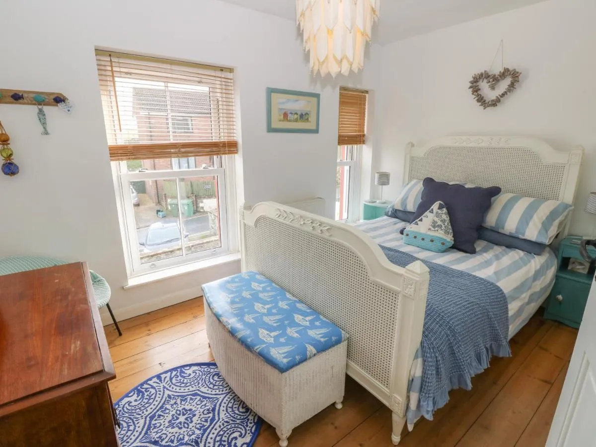 Image 1 of 2 Linden Terrace