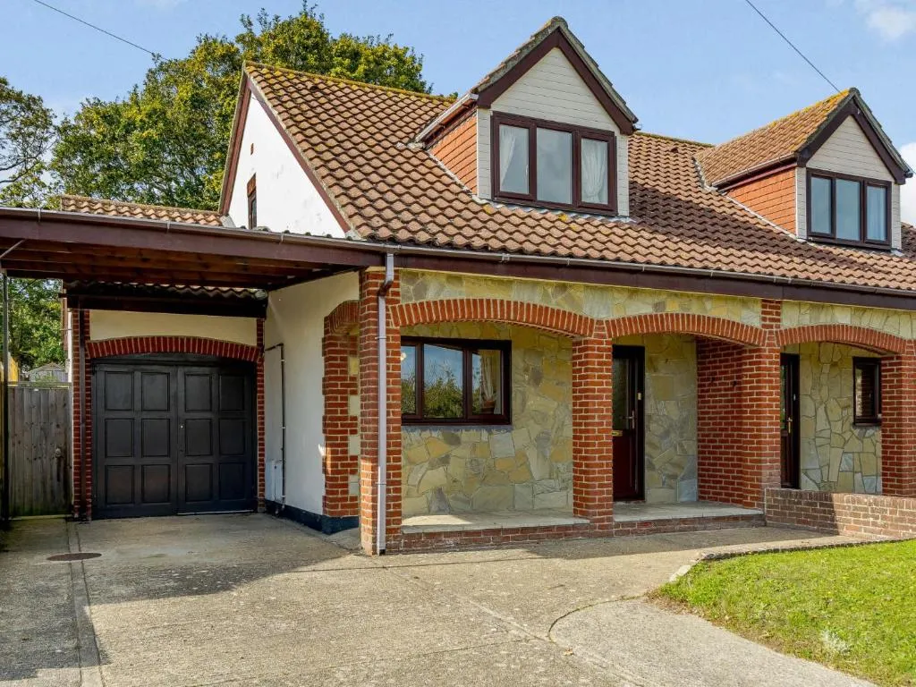 Image of 2 bed in Totland Bay IC003