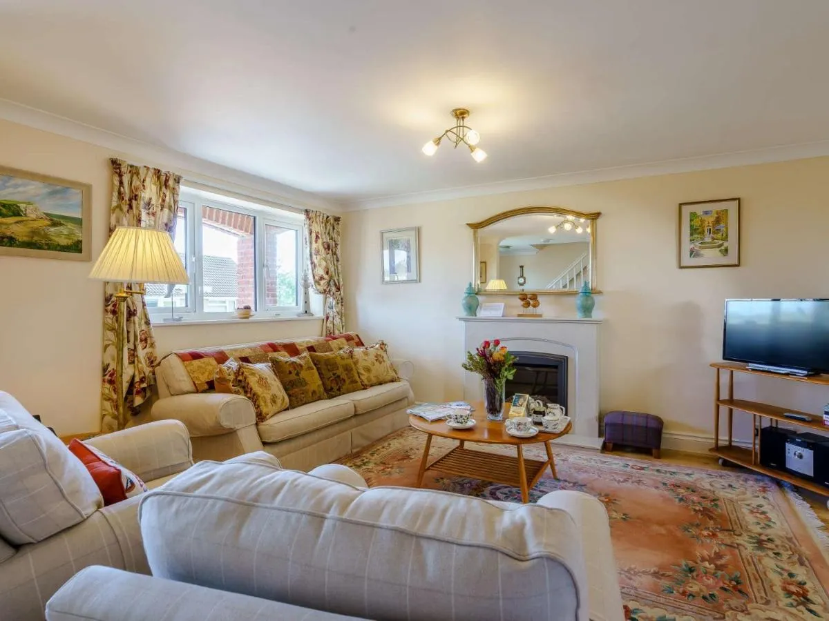 Image 4 of 2 bed in Totland Bay IC003