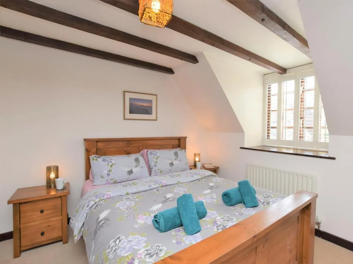 Image 1 of 2 bed property in Shanklin Isle of Wight IC059