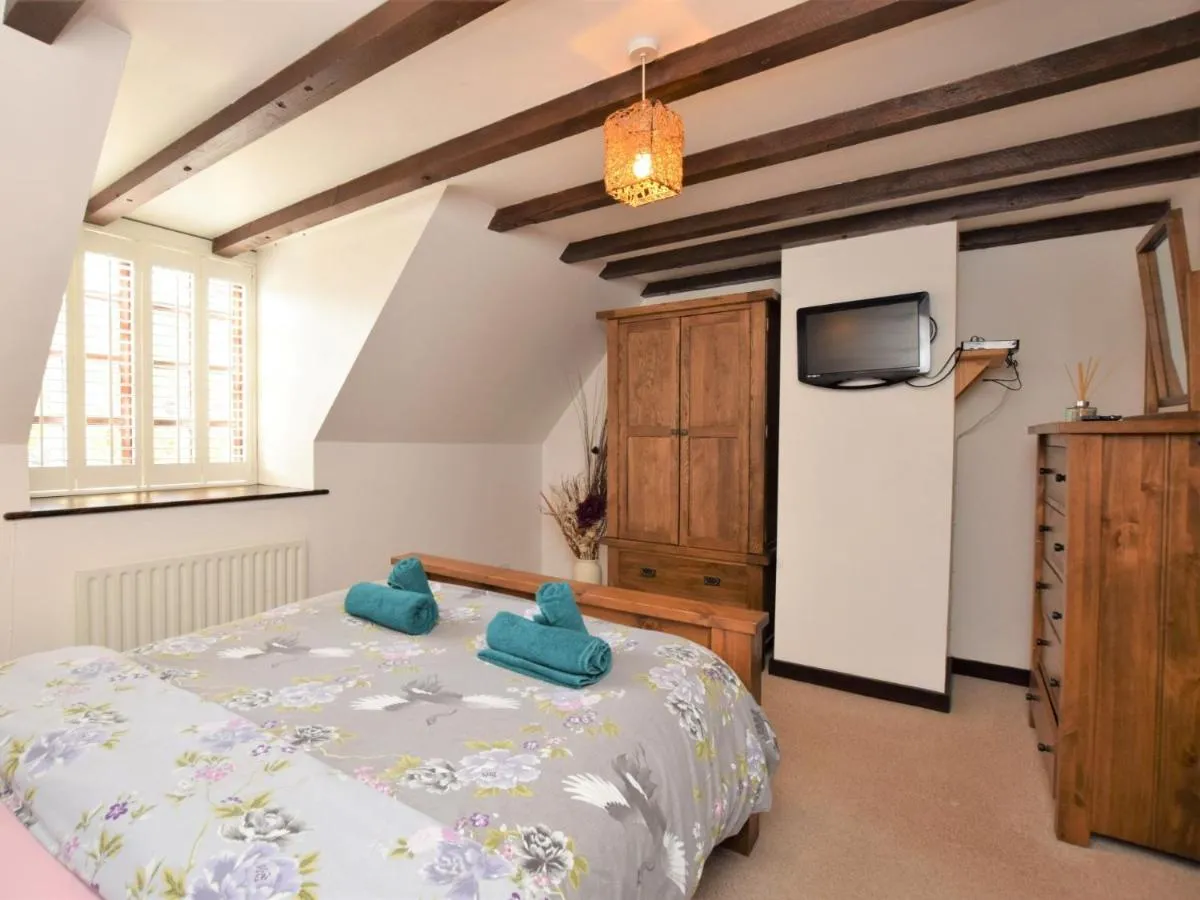 Image 3 of 2 bed property in Shanklin Isle of Wight IC059