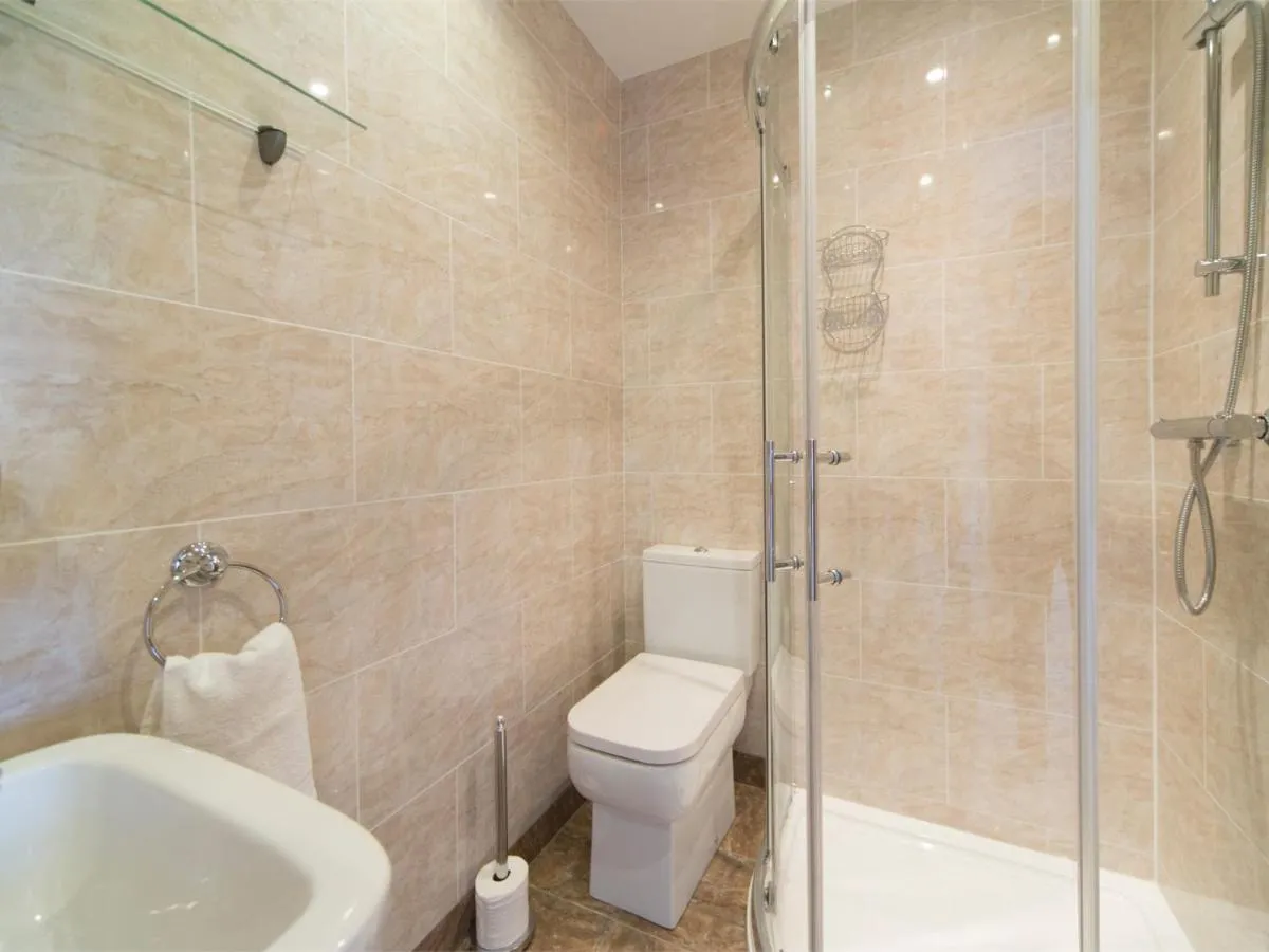 Image 2 of 3 Bed in Shanklin IC113