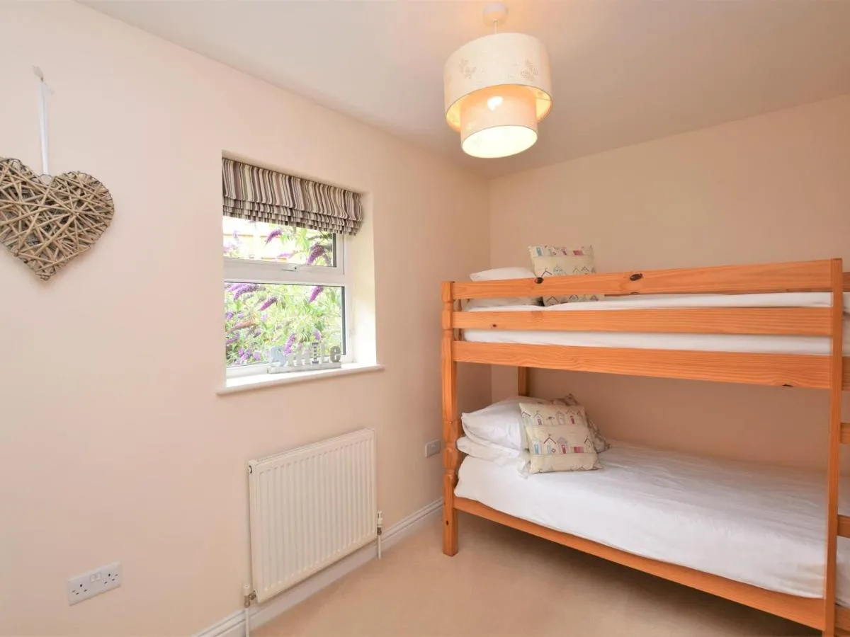 Image 1 of 3 Bed in Shanklin IC113