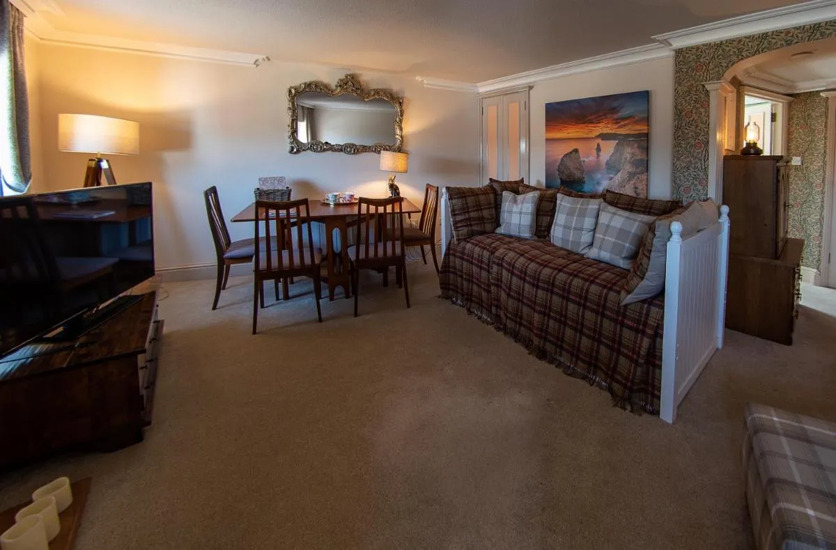 Image 3 of 3, The Dolphin, 49 Quay Street – Stunning apartment – Quintessential – Quay views – Sleeps 2-4 people