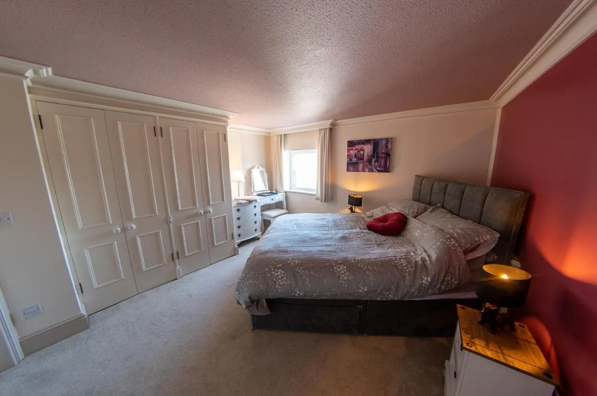 Image 1 of 3, The Dolphin, 49 Quay Street – Stunning apartment – Quintessential – Quay views – Sleeps 2-4 people