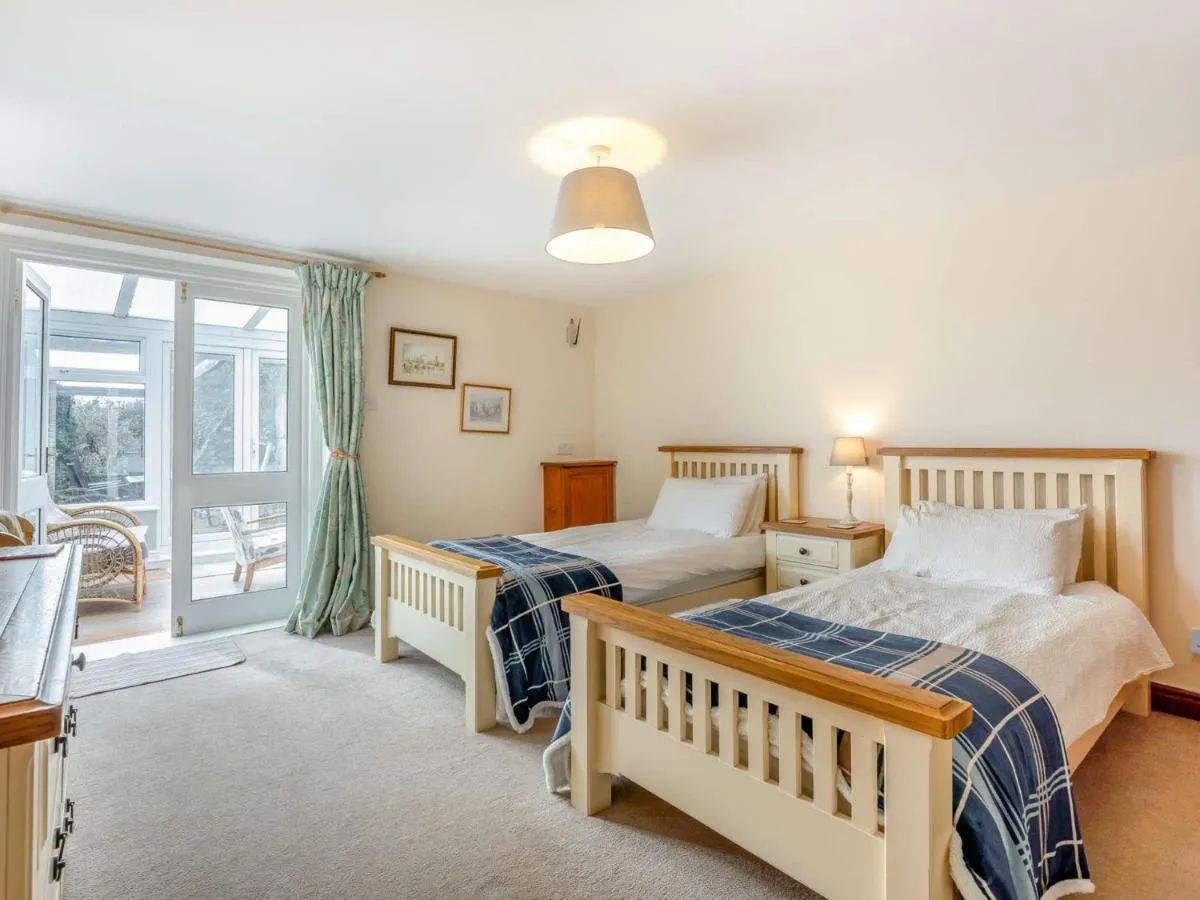 Image 6 of 3 bed in Carisbrooke IC037