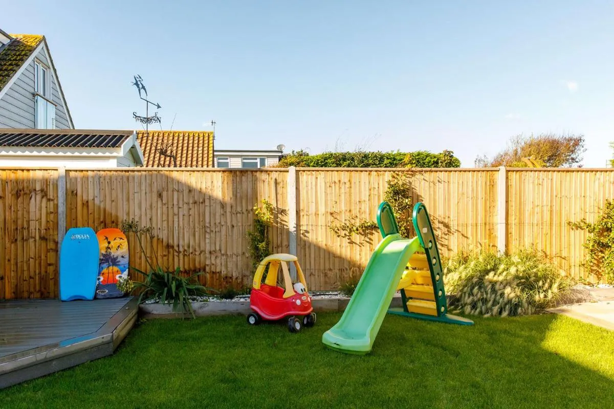 Image 4 of 4BR Beach House sleeps 10 – 5 mins walk to the Sea