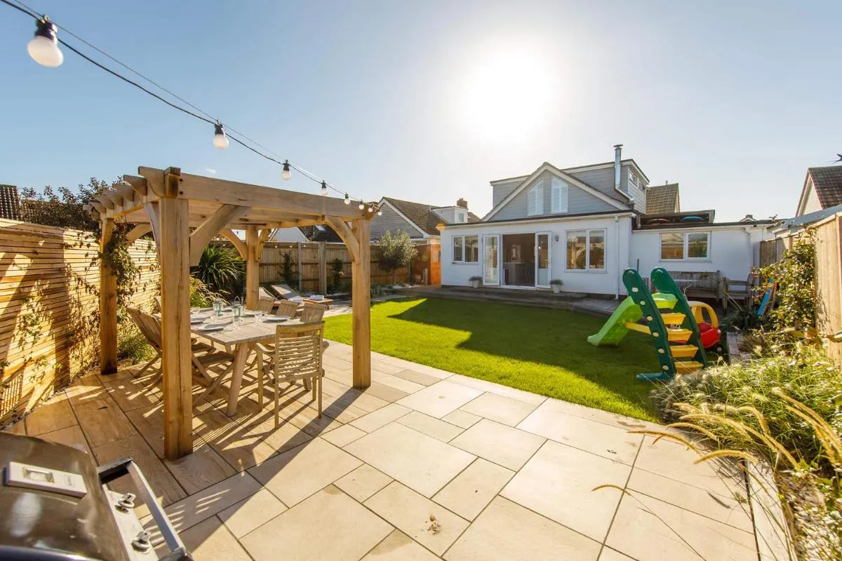 Image 5 of 4BR Beach House sleeps 10 – 5 mins walk to the Sea