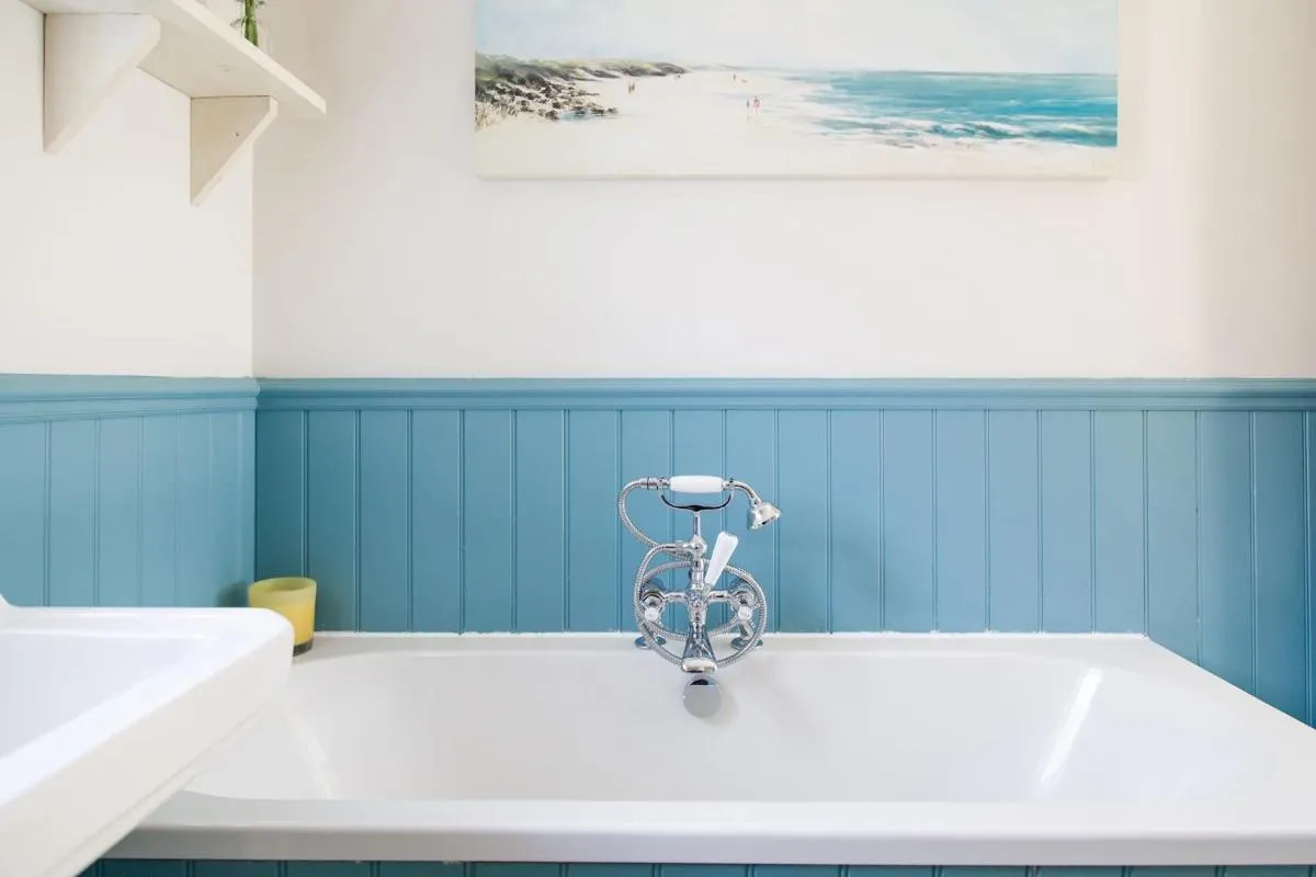 Image 2 of 4BR Beach House sleeps 10 – 5 mins walk to the Sea