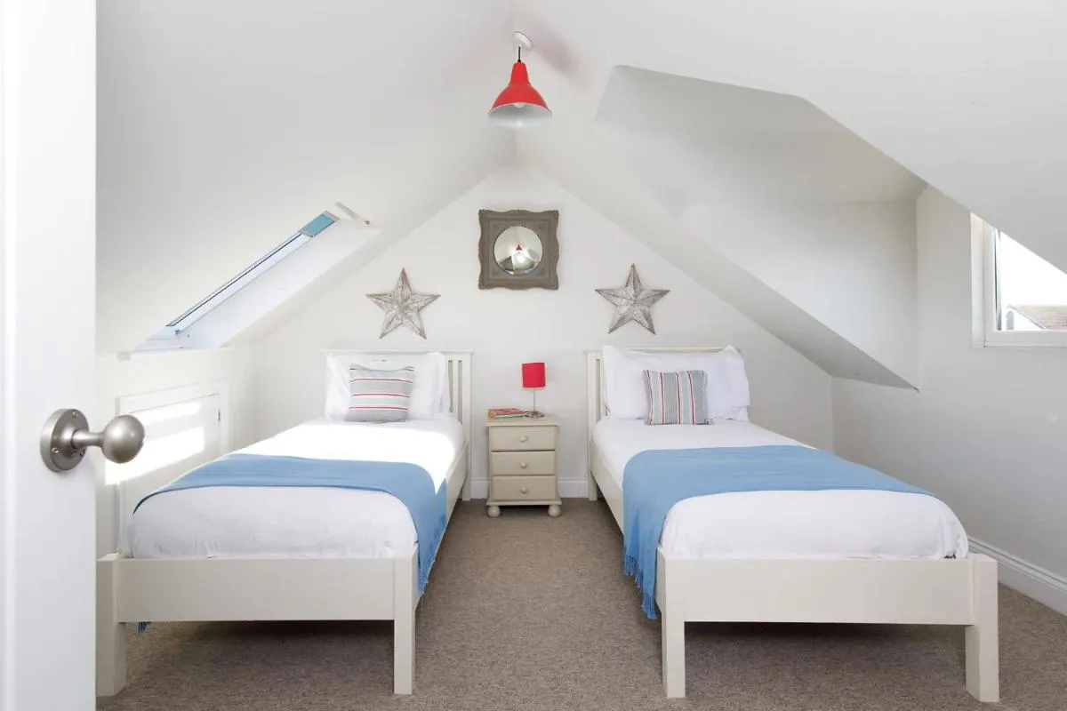 Image 1 of 4BR Beach House sleeps 10 – 5 mins walk to the Sea
