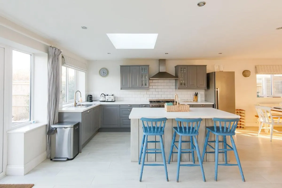Image 3 of 4BR Beach House sleeps 10 – 5 mins walk to the Sea