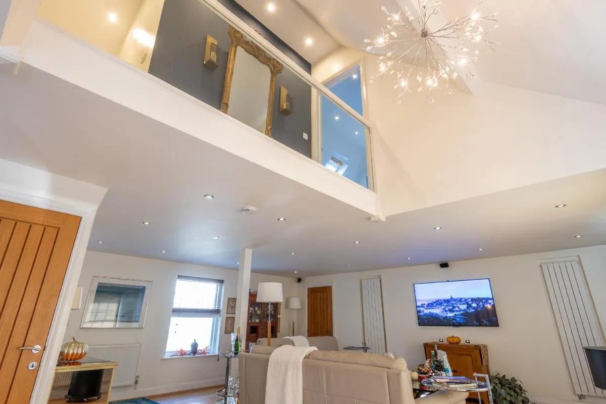 Image 4 of 5-STAR LUXURY on MILLSTREAM near SEA, OLD BOSHAM