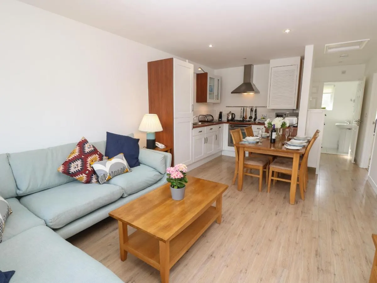 Image 3 of 8 Munday Cottages