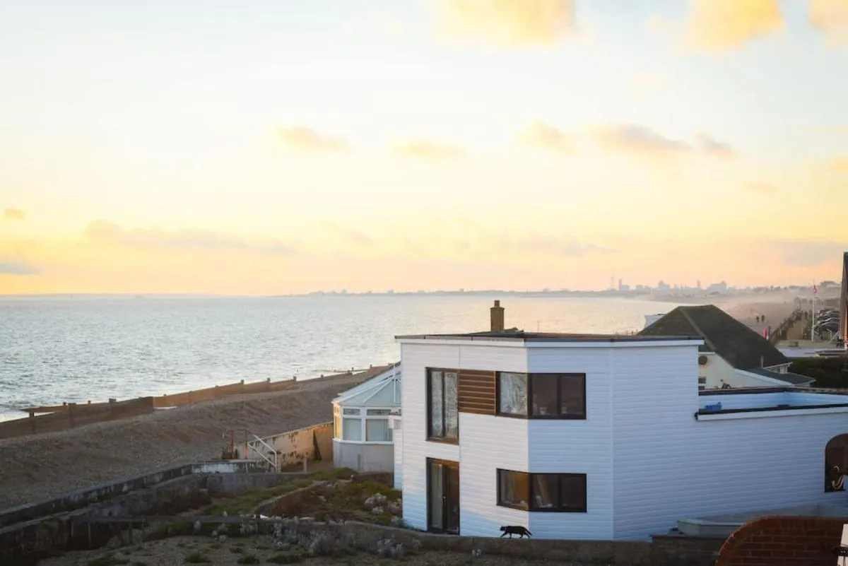 Image 5 of Amazing view High end beachfront 3BR 5beds 7 guest
