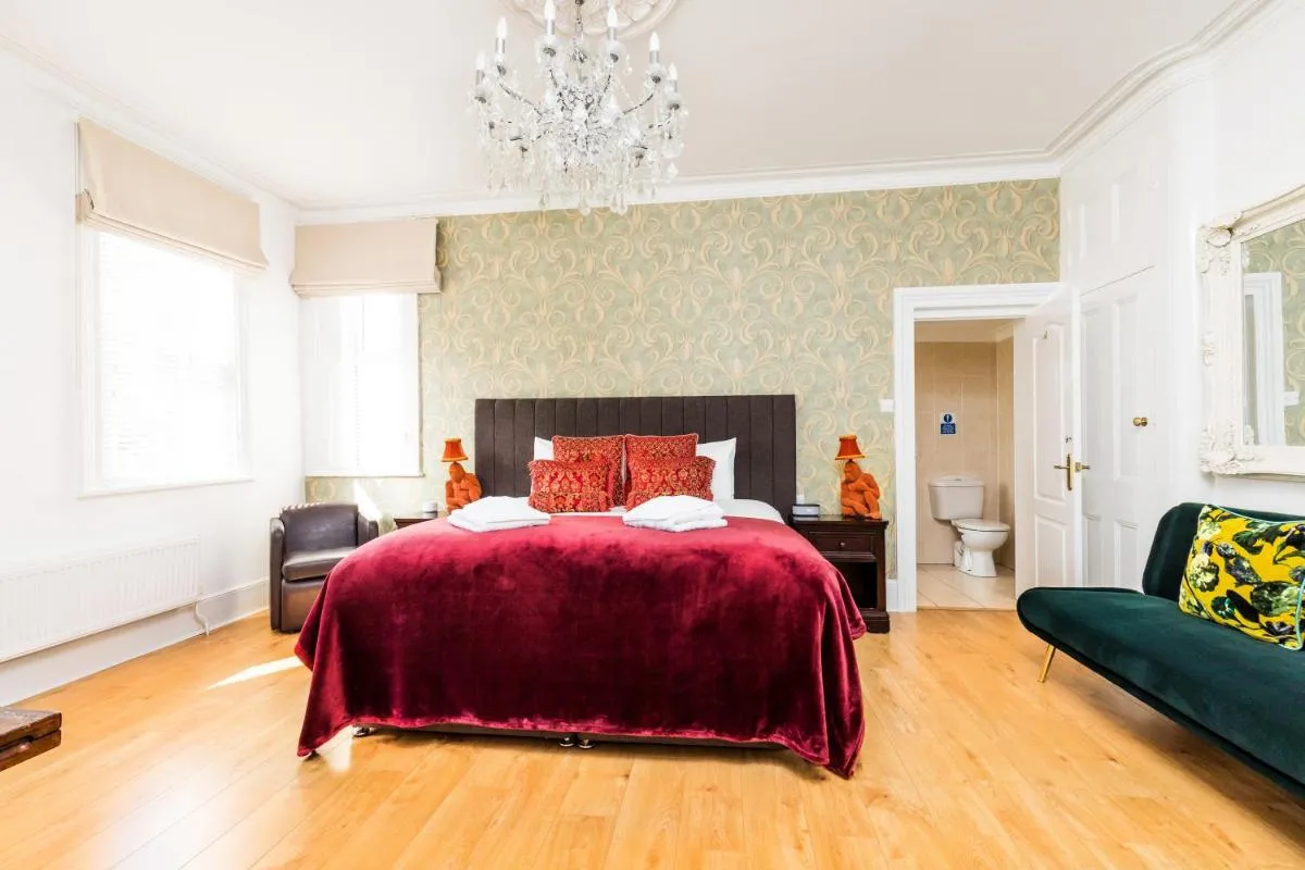 Image 2 of Ashbys Accommodation & Spa hire