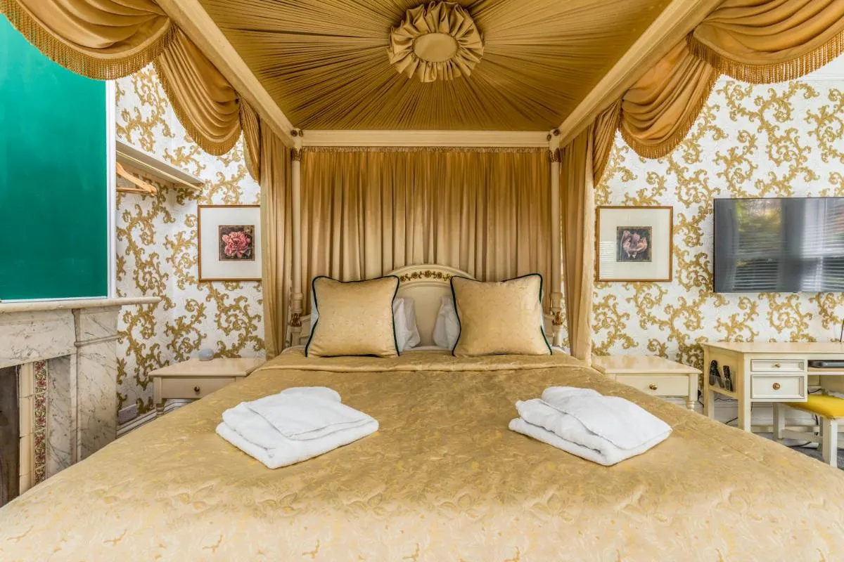 Image 4 of Ashbys Accommodation & Spa hire