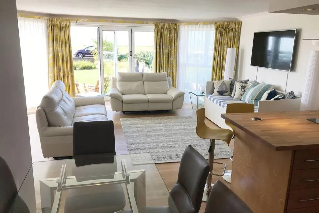 Image 4 of Barton on Sea self contained, stunning sea views