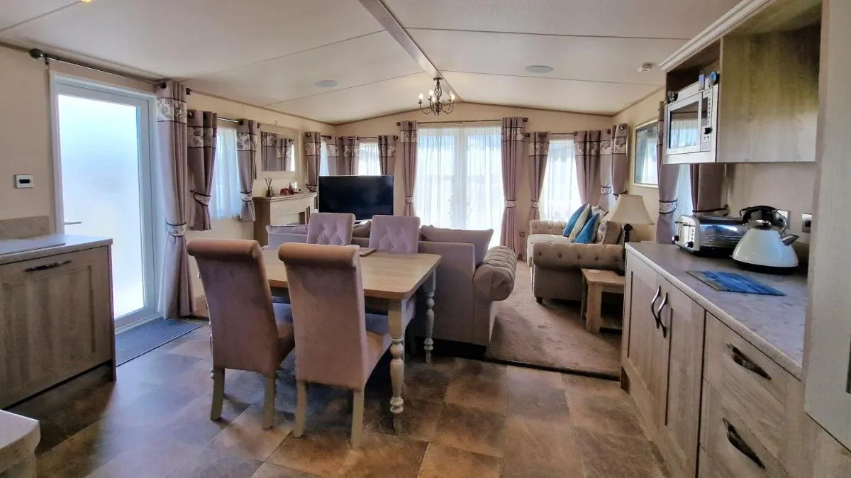 Image 2 of Beaumont, West Point Lodge, Luxury Escape Selsey