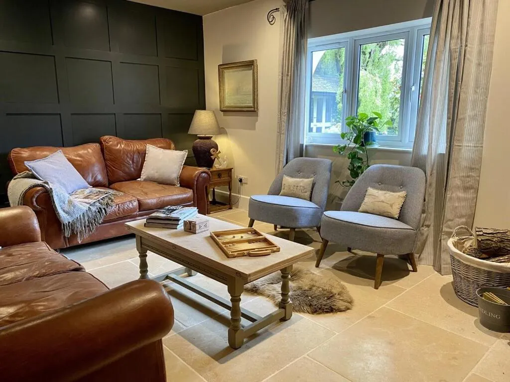 Image 1 of Beautiful 3 bed cottage in Lymington. Perfectly located for Coast and New Forest