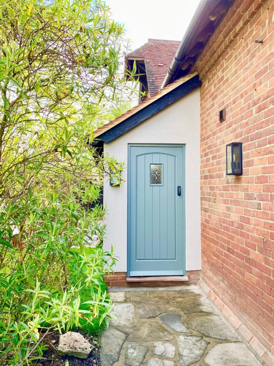 Image 3 of Beautiful 3 bed cottage in Lymington. Perfectly located for Coast and New Forest