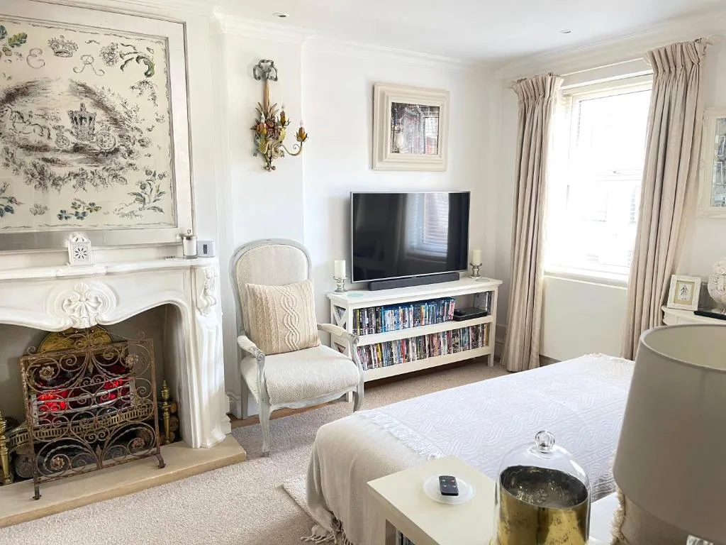 Image of Beautiful Lymington New Forest Getaway