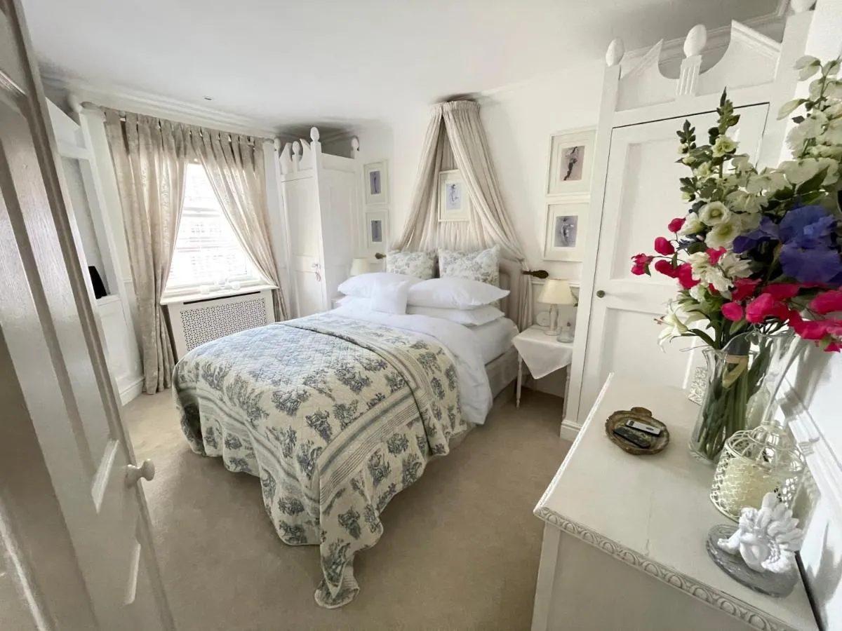 Image 6 of Beautiful Lymington New Forest Getaway