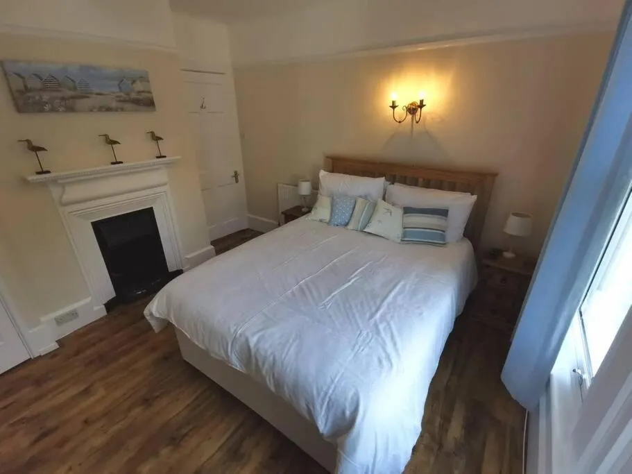 Image 6 of Beautiful gate house a 4 minute walk from beach