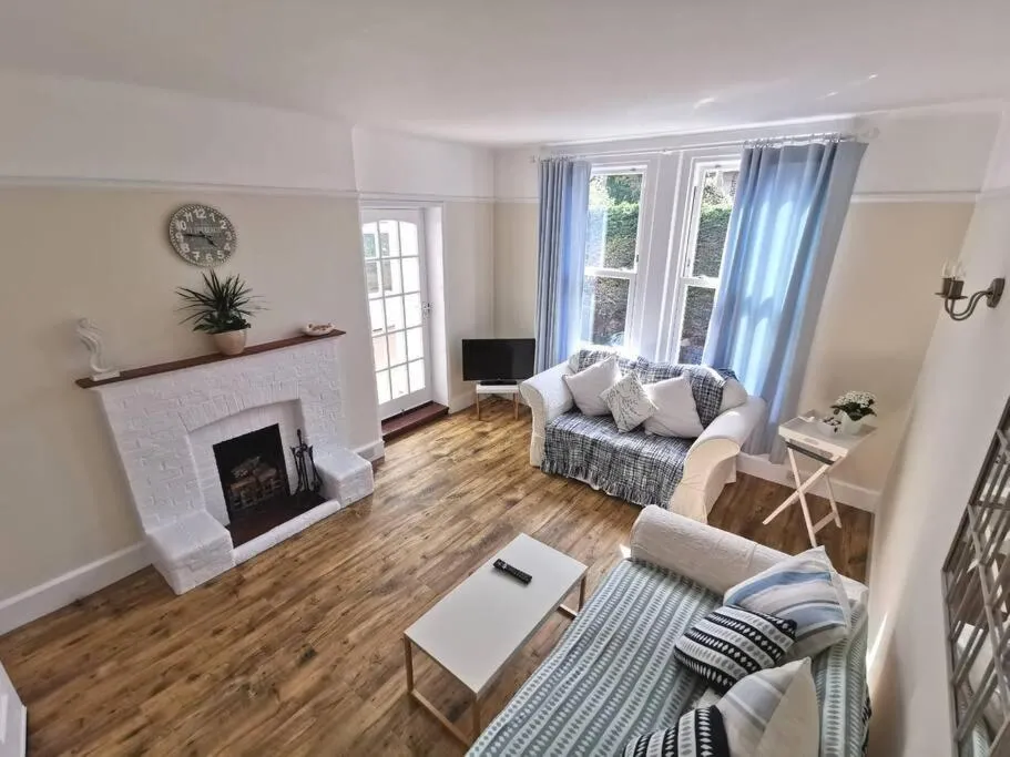 Image 4 of Beautiful gate house a 4 minute walk from beach