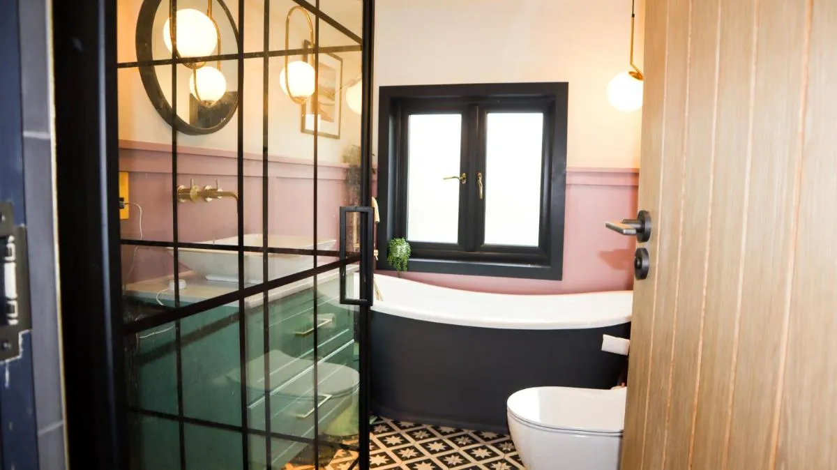 Image 2 of Boutique home near Chichester centre