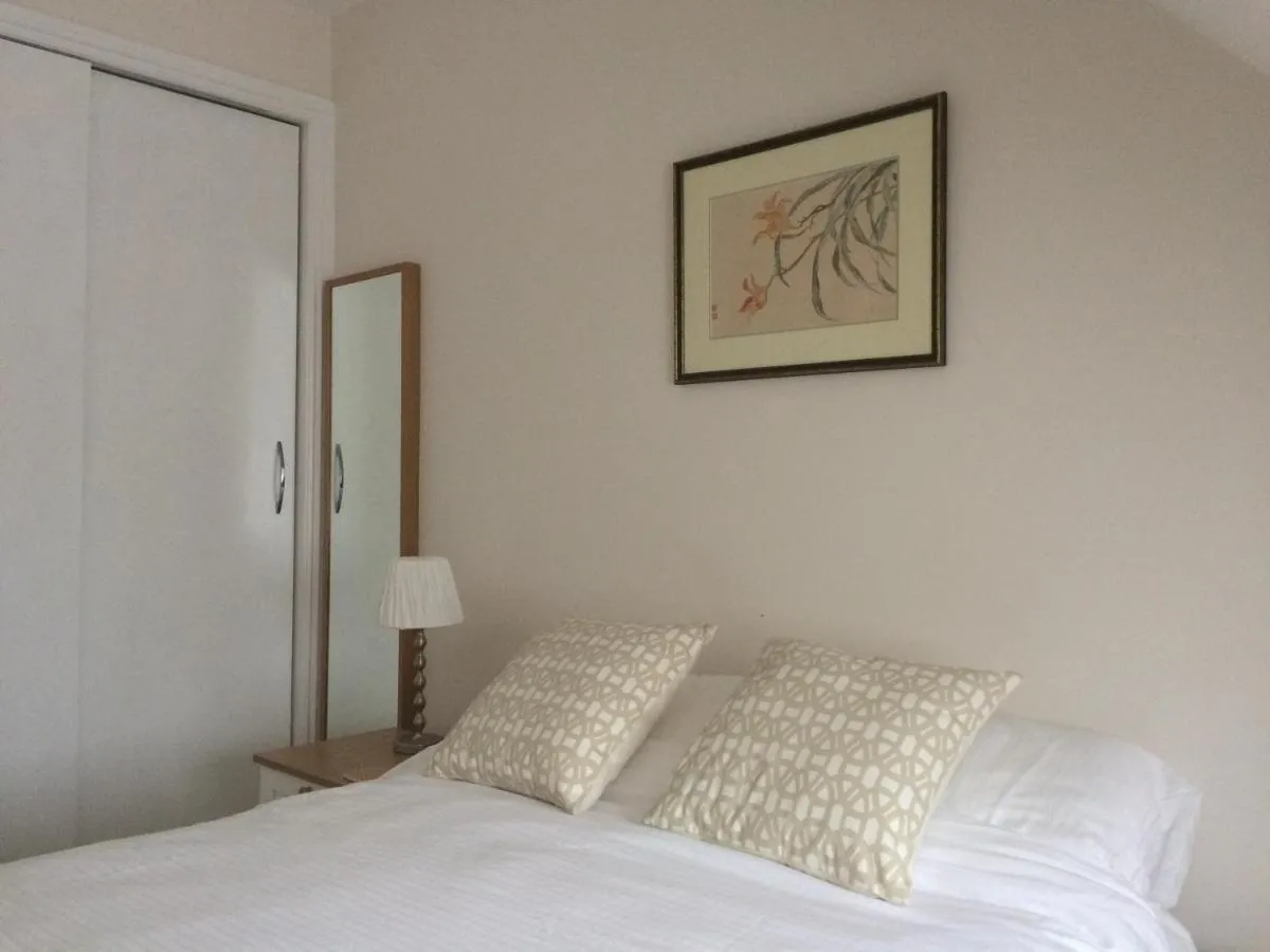 Image 6 of Brockenhurst Apartments