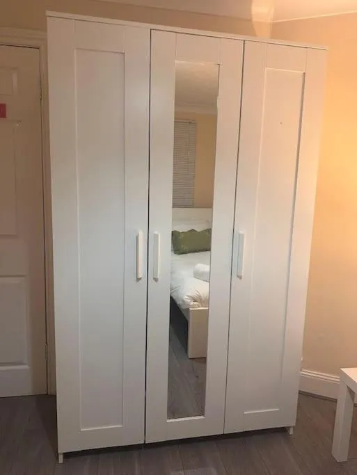 Image 6 of Centrally Located Cozy Apartment in Southampton