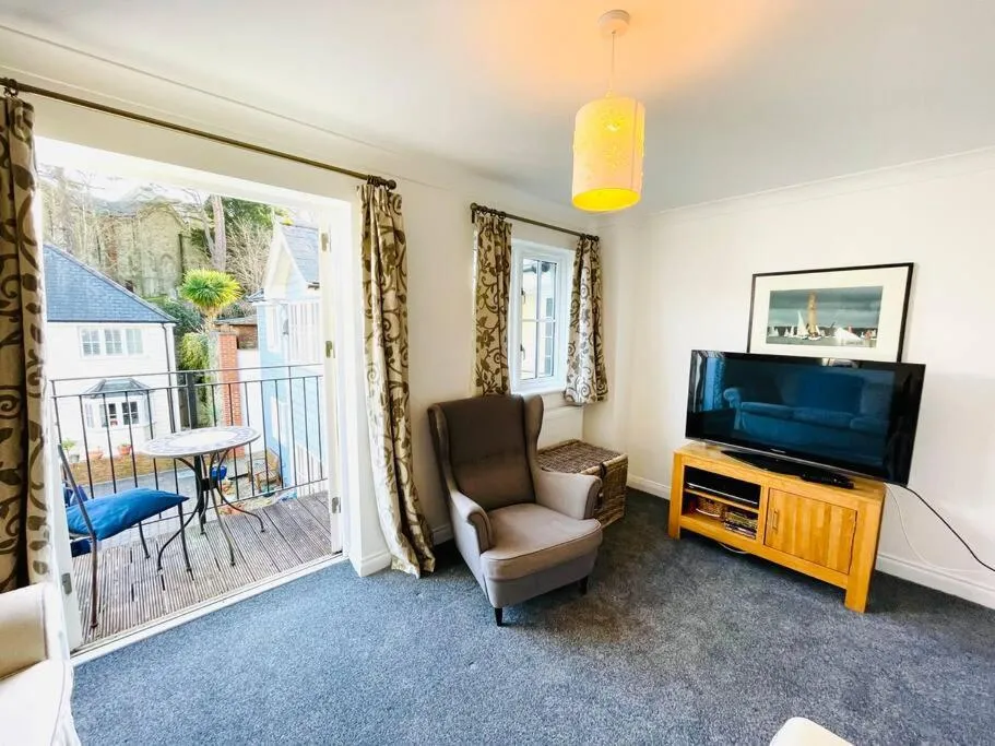 Image 2 of Centrally located “Spring Cottage” Perfect Ventnor Holiday Home