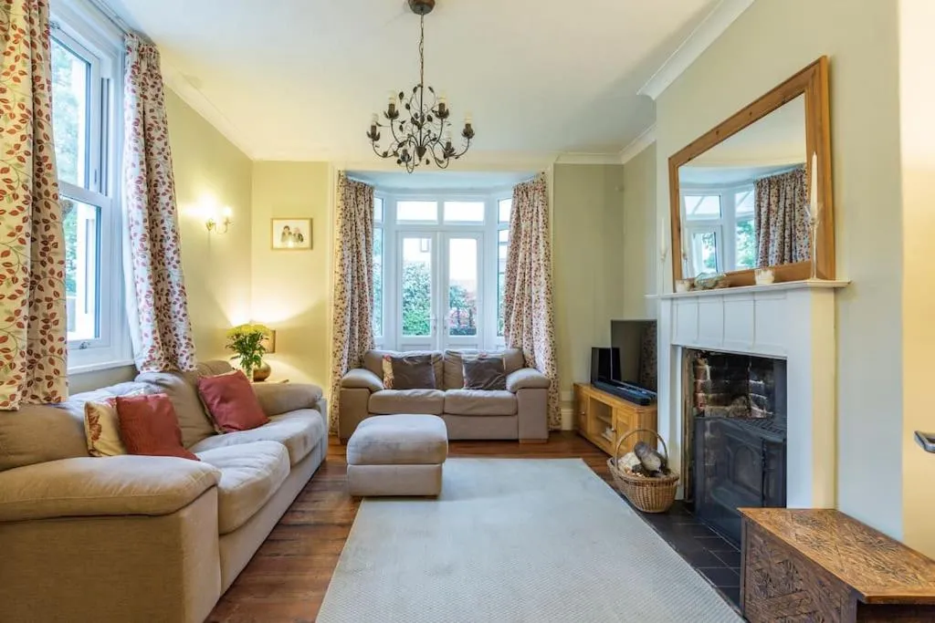 Image 4 of Character property perfect for families