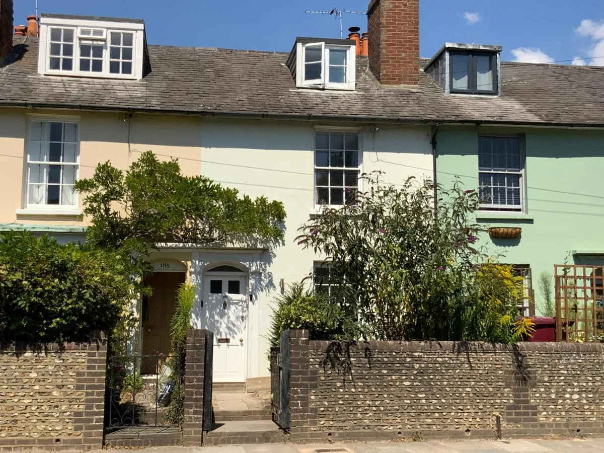 Image 5 of Charming Cottage mins from Chichester City Centre