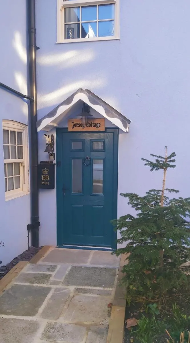 Image 2 of Charming Jersey Cottage with parking 8 Guests
