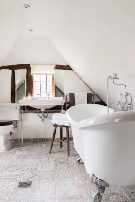 Image 3 of Chestnut Cottage, New Forest, Beaulieu Village