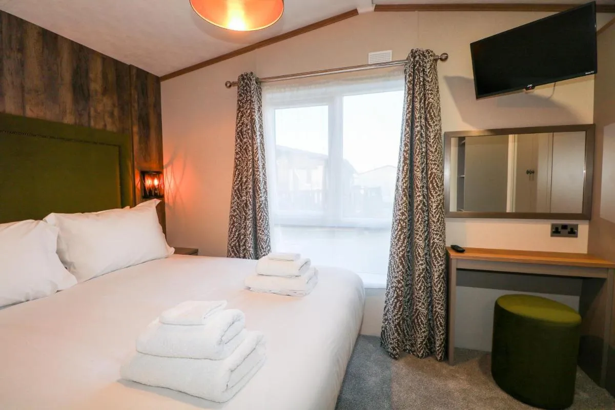 Image 1 of Chichester Lakeside Holiday Park