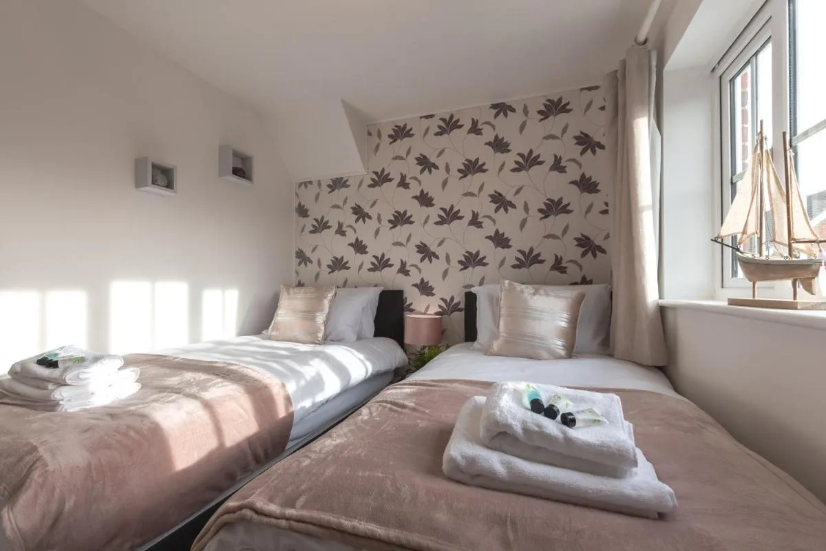 Image 1 of Chichester retreat house with free parking