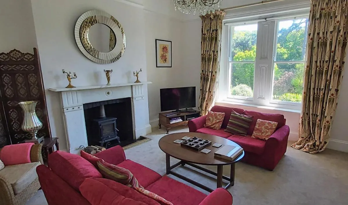 Image 4 of Clarence House Apartments