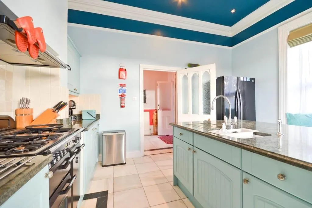 Image 2 of Clevelands Country House Holiday Rental 10 Guests