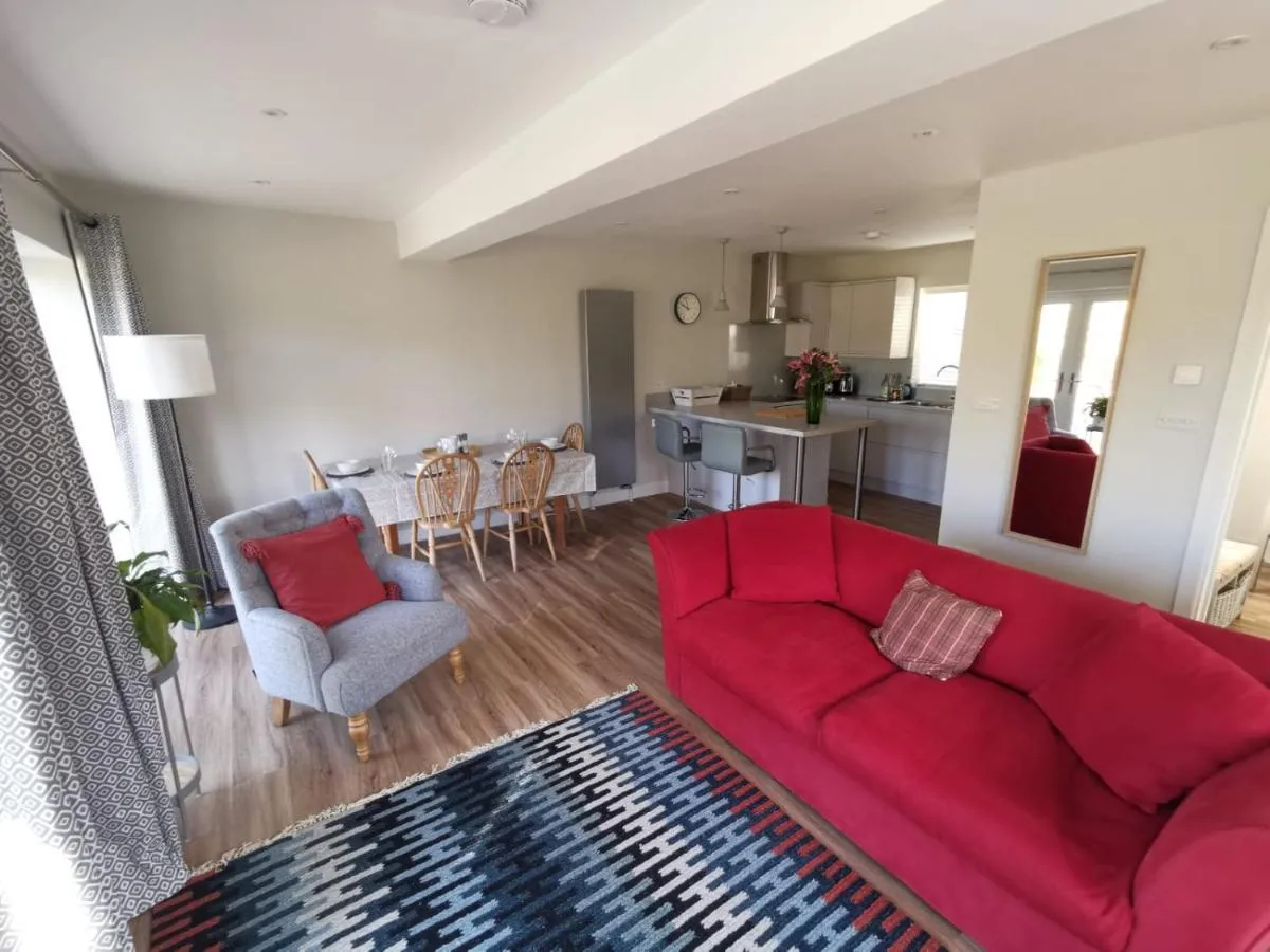 Image 2 of Contemporary Cottage outside South Harting